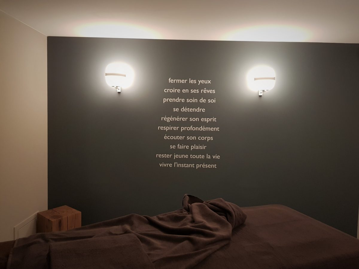 Araucaria Hotel Signaletique Signalisation Spa Citation Adhesif Mur Directionnel Luxe Page Selection By Hotelinterior
